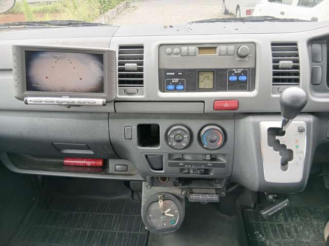 Toyota Hiace Van 11