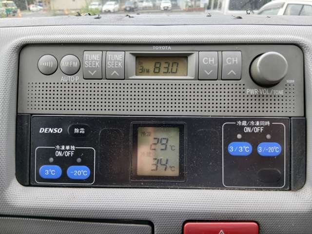 Toyota Hiace Van 12