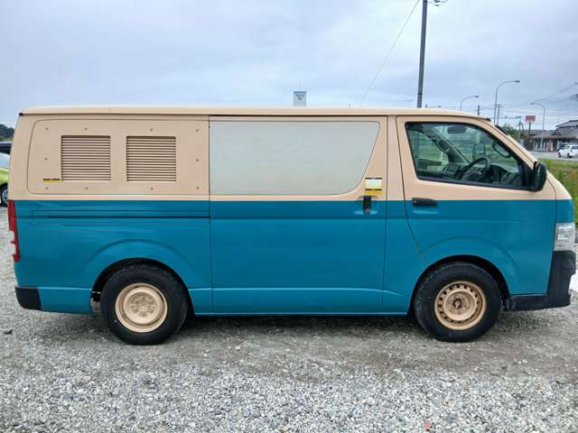 Toyota Hiace Van 4
