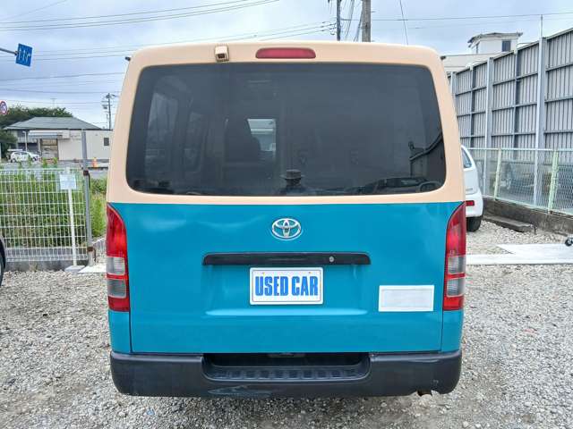 Toyota Hiace Van 7