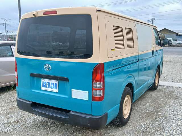 Toyota Hiace Van 8