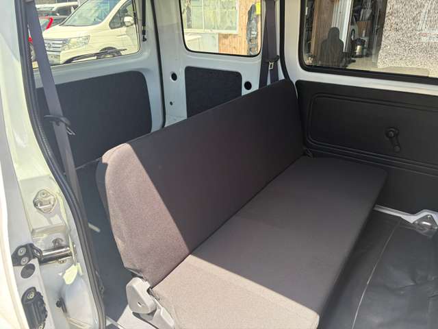 Daihatsu Hijet Cargo 11