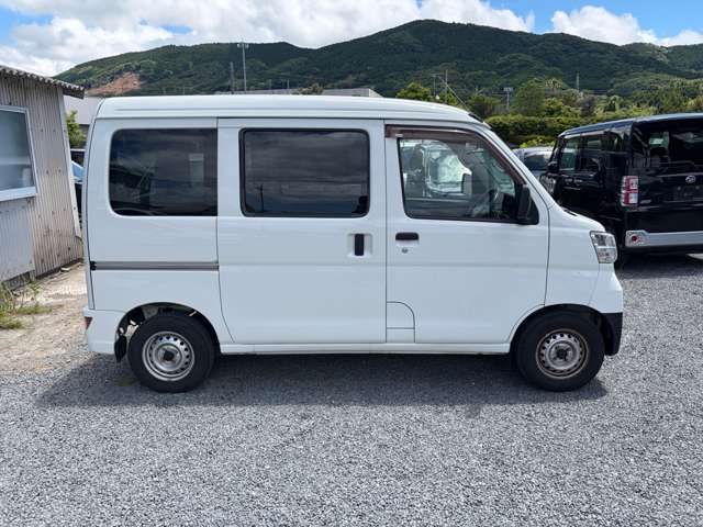 Daihatsu Hijet Cargo 4