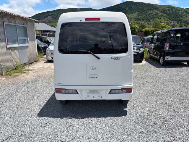 Daihatsu Hijet Cargo 6