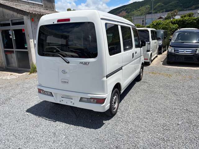 Daihatsu Hijet Cargo 7