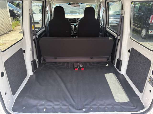 Daihatsu Hijet Cargo 9