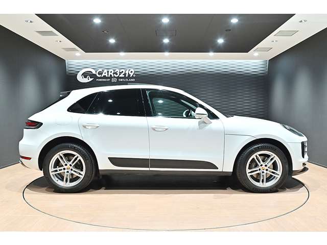 Porsche Macan 8
