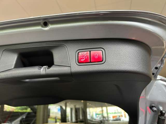 Mercedes-Benz GLA-Class 11
