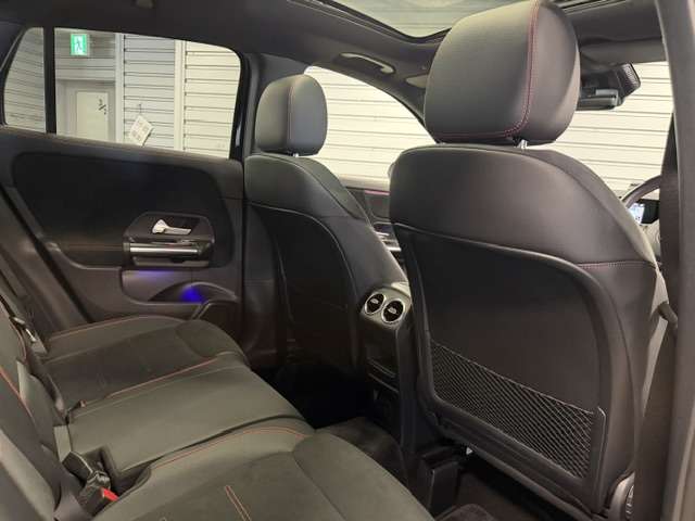 Mercedes-Benz GLA-Class 12