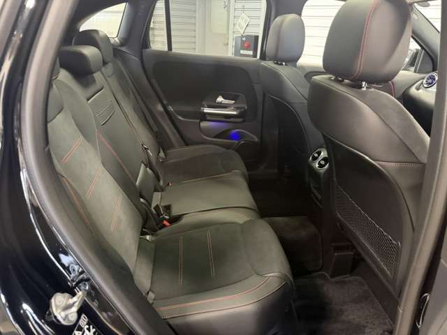Mercedes-Benz GLA-Class 8