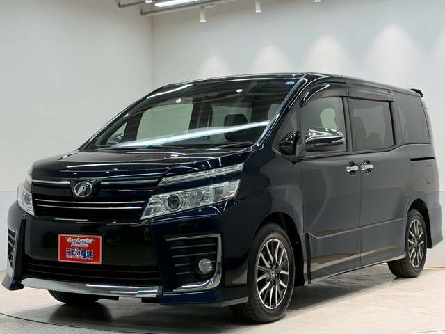 Toyota Voxy 3