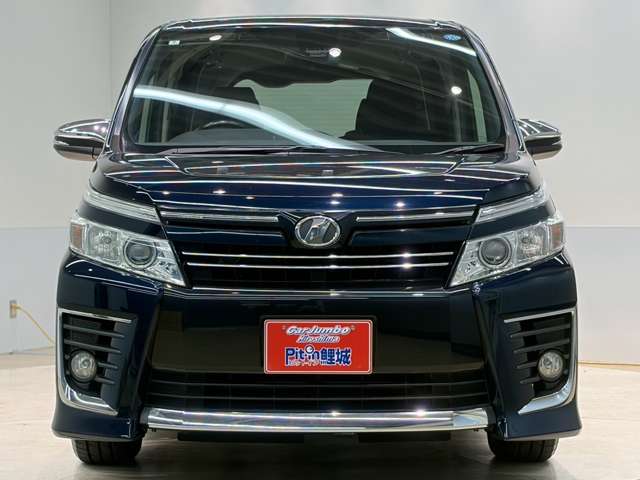 Toyota Voxy 4