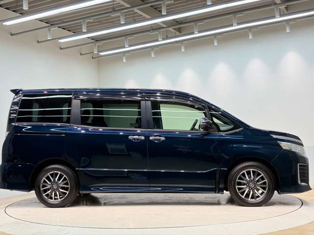 Toyota Voxy 6