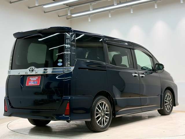Toyota Voxy 7