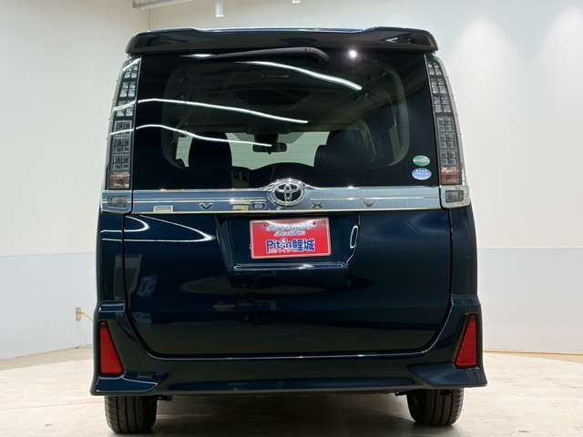 Toyota Voxy 8