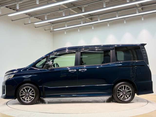 Toyota Voxy 10