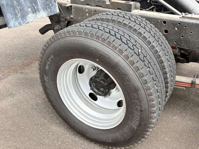 Isuzu Elf 8