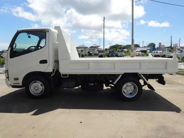 Hino Dutro 11
