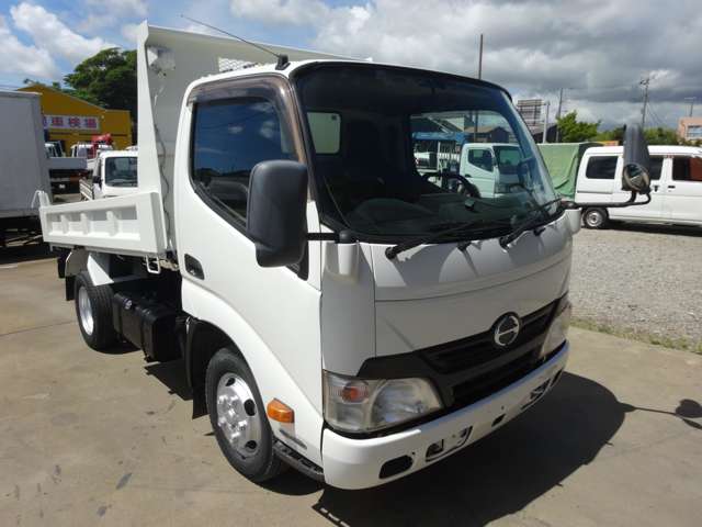 Hino Dutro 3