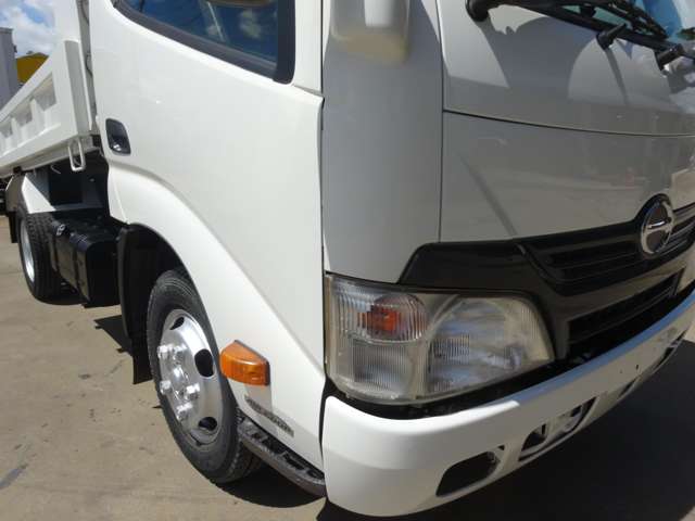 Hino Dutro 5