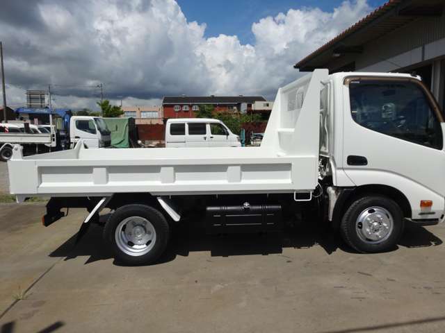 Hino Dutro 8
