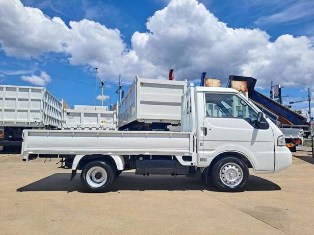 Mazda Bongo Truck 4