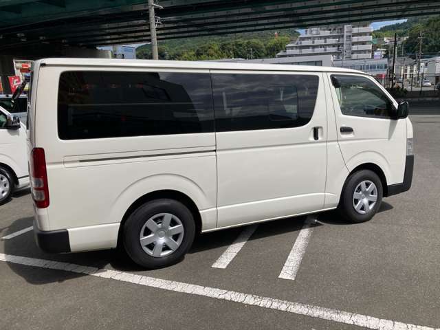 Toyota Hiace Van 11