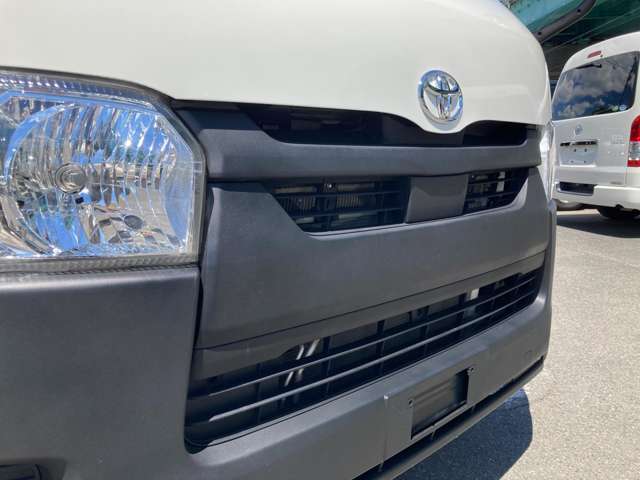 Toyota Hiace Van 4