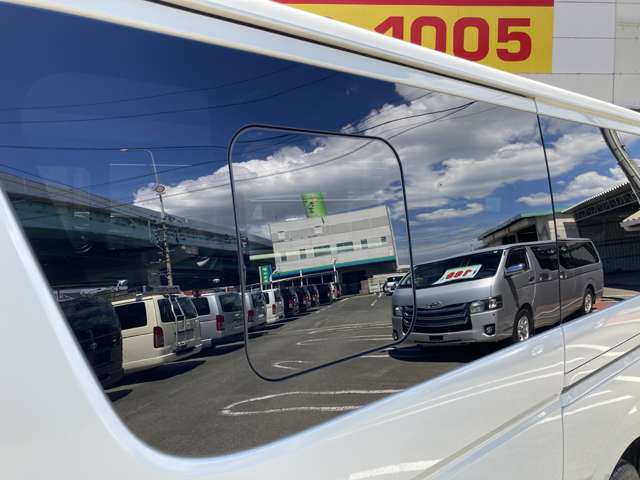 Toyota Hiace Van 7