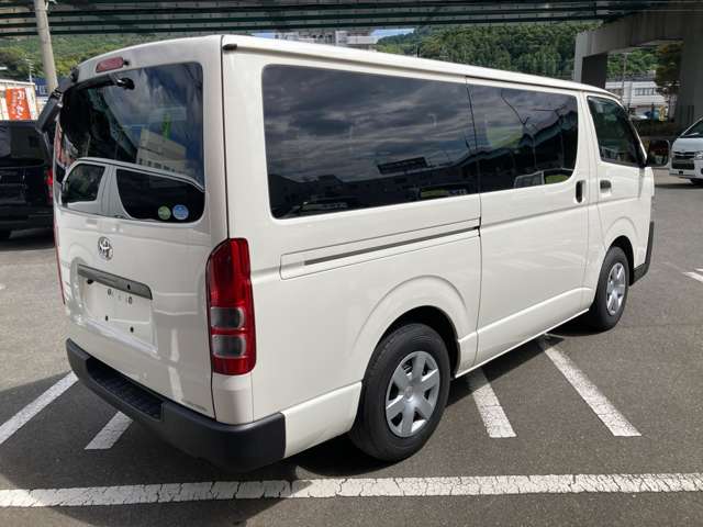 Toyota Hiace Van 10