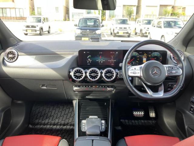 Mercedes-Benz GLA-Class 8