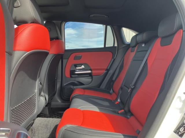 Mercedes-Benz GLA-Class 10
