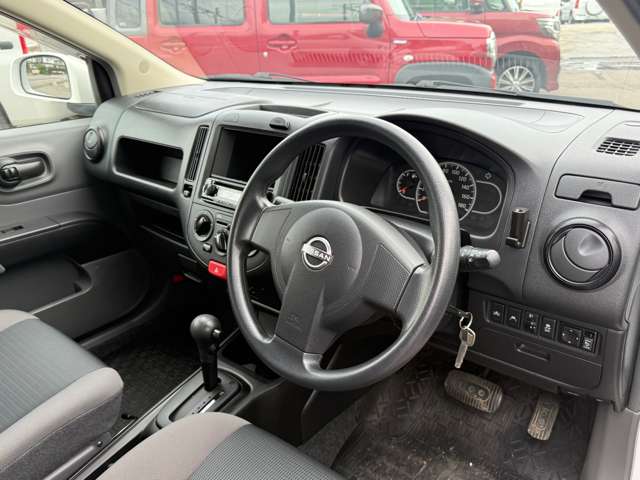 Nissan AD 8
