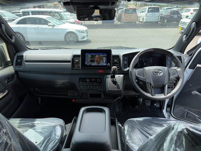 Toyota Hiace Van 4