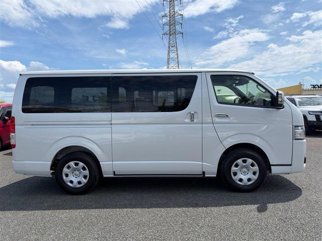 Toyota Hiace Van 7