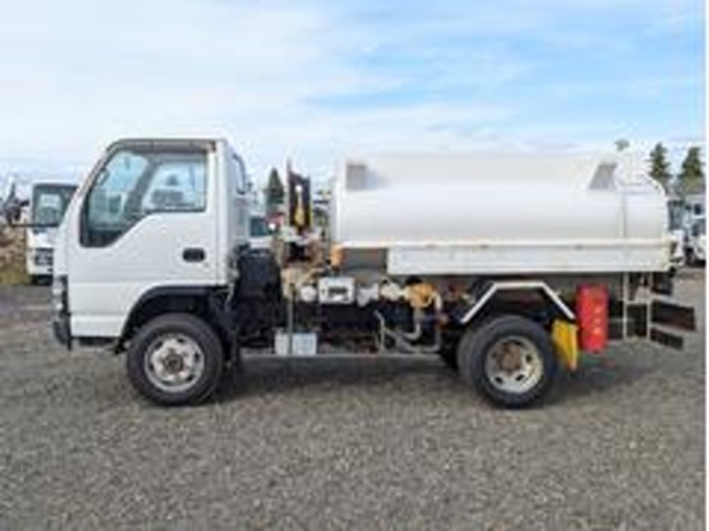 Isuzu Elf 2