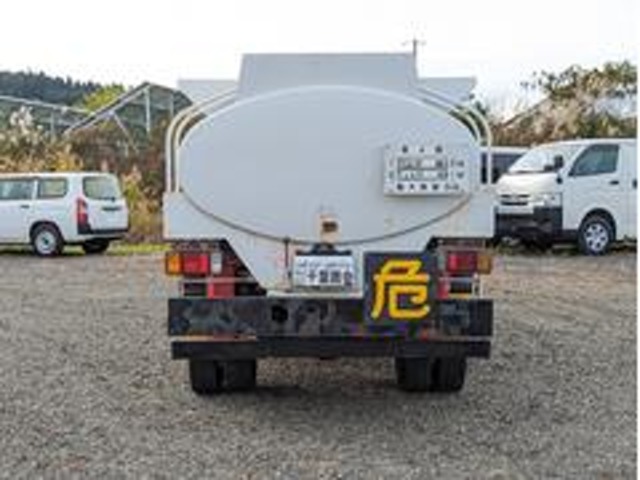 Isuzu Elf 4