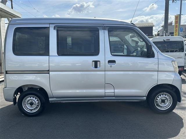 Daihatsu Hijet Cargo 12