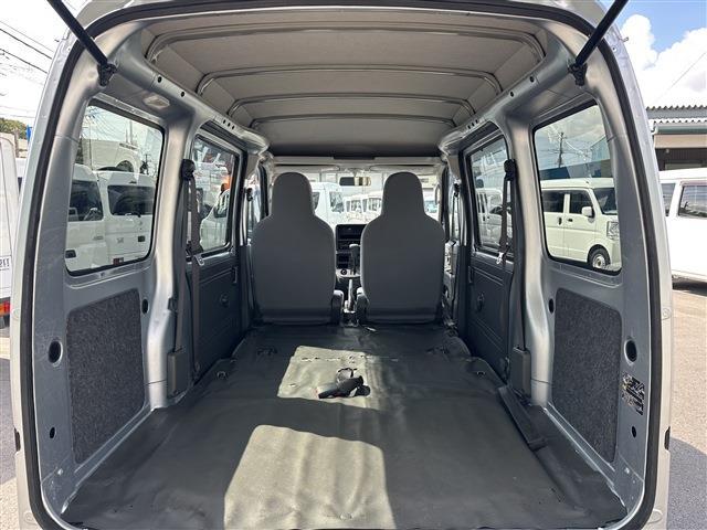 Daihatsu Hijet Cargo 3