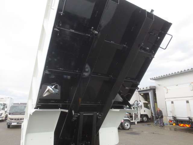 Mitsubishi Fuso Canter 12