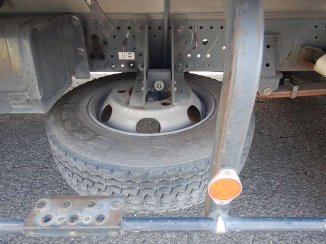 Isuzu Elf 12