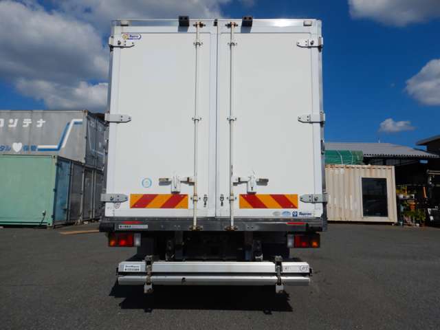 Isuzu Elf 6