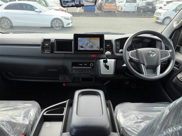 Toyota Hiace 4