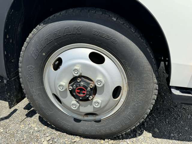 Hino Dutro 6