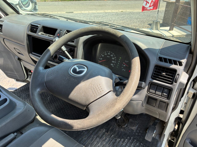 Mazda Bongo Truck 9
