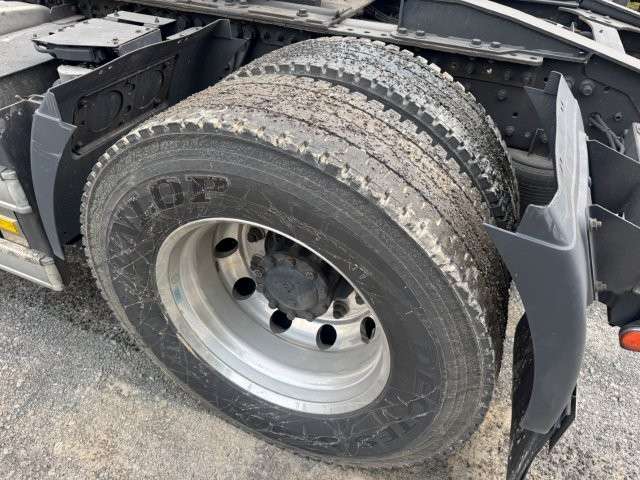Hino Profia 8