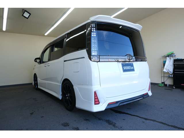 Toyota Voxy 6