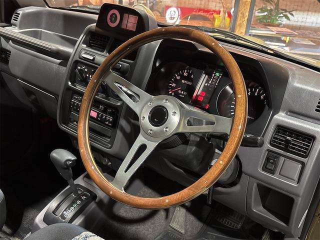 Mitsubishi Pajero Mini 12