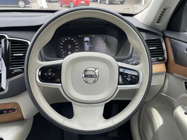 Volvo XC90 11