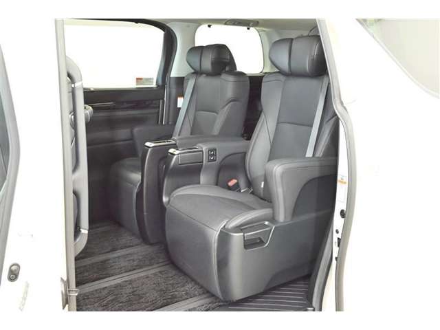 Toyota Alphard 12